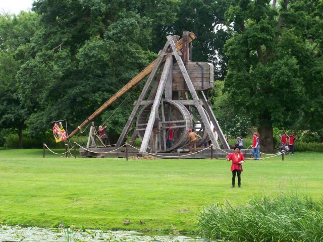 catapults. Kids and Catapults