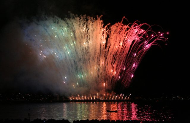 'Cause baby you're a firework*