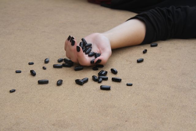 Doctors brainstorm how to halt the prescription painkiller epidemic