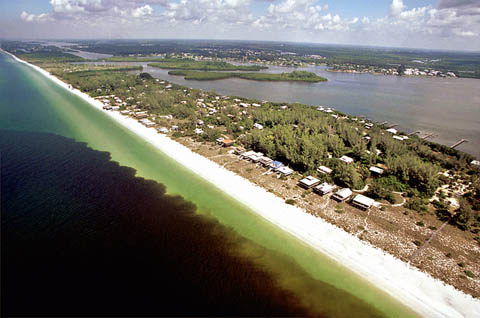 Red tide off Little Gasparilla Island on the west coast of Florida [Credit: Paul Schmidt]