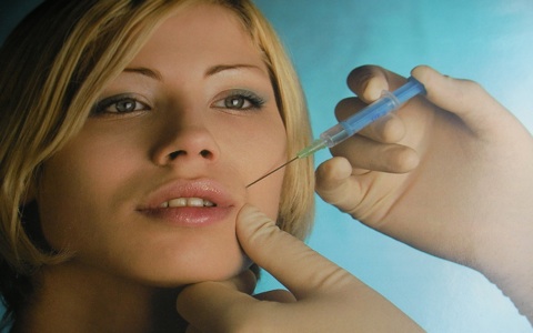 Scientists weigh in on the safety of Botox injections like this one.  [Credit: Eddie Codel, flickr.com]