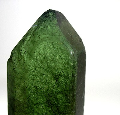 https://scienceline.org/wp-content/uploads/2011/10/Ludwigite-Olivine-t5127b.jpg