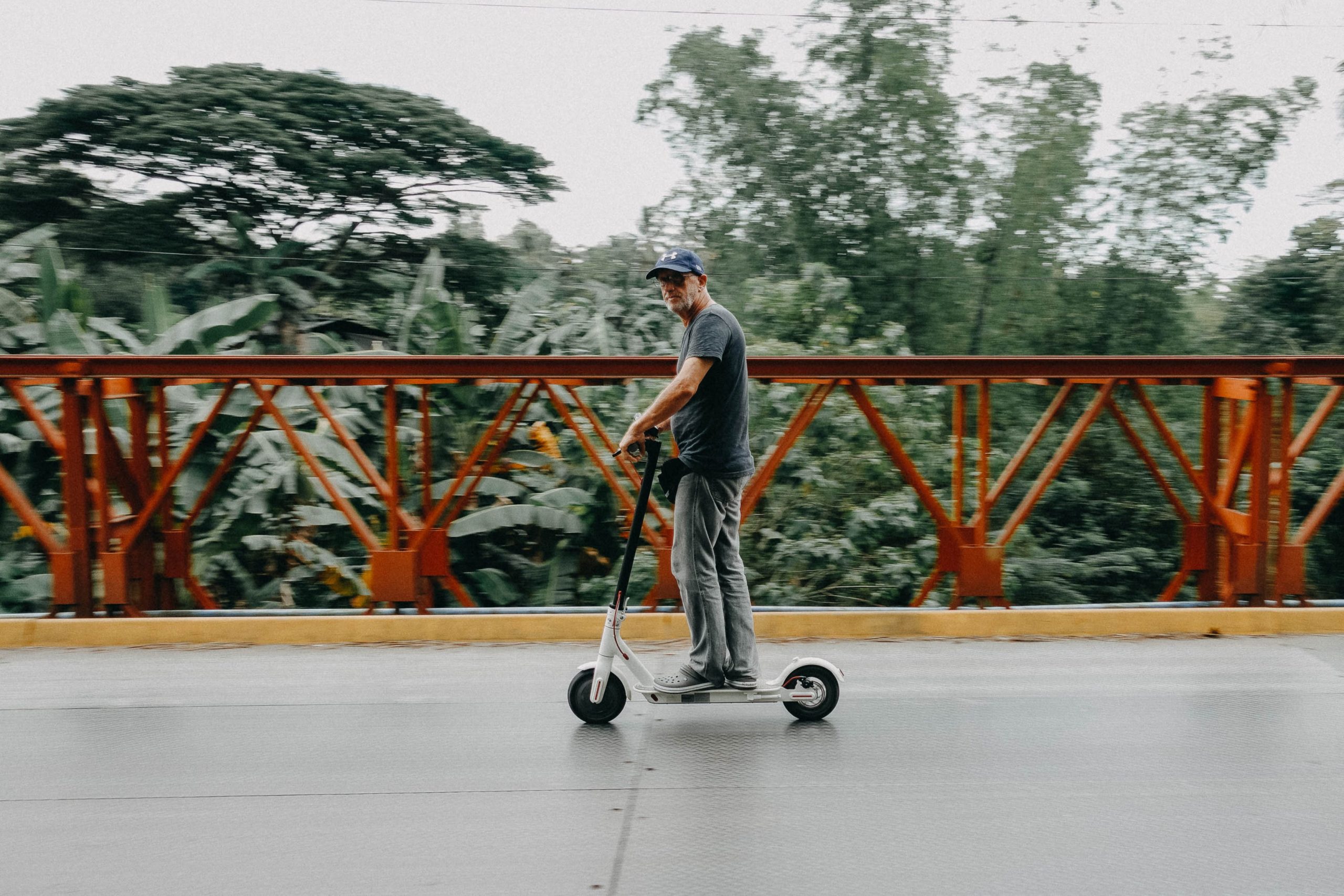 E-scooters are less eco-friendly than taking the bus, cycling or using mopeds, new findings suggest. [Credit: Denniz Futalan, Pexels | CC]